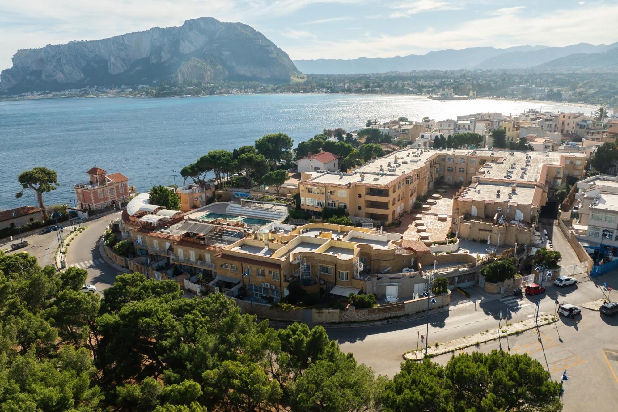 Medea Mondello Holiday Exterior photo